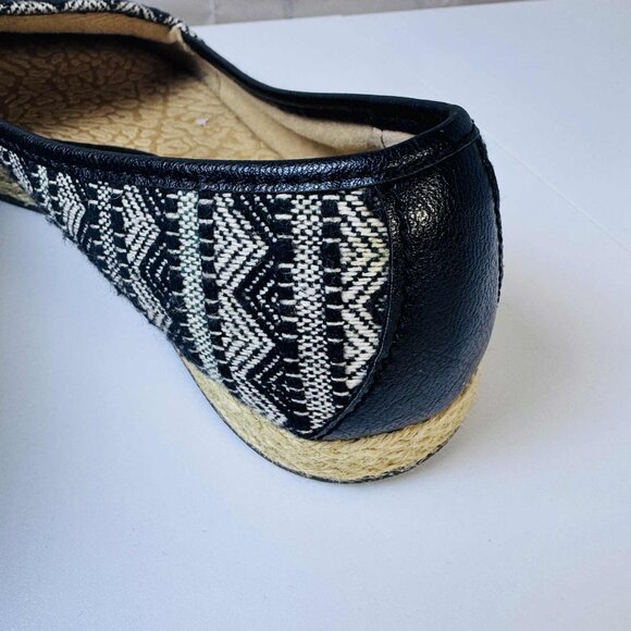 b.ø.c. Born Concept Espadrille Flats | Size 7.5M | Black & Cream Patterned Slip- - Picture 6 of 13
